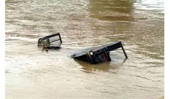 जीप के नहर में गिरने से जनपद सदस्य की मौत, दो घायल