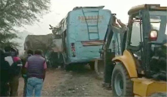 रीवा में बस-ट्रक की टक्कर में 9 की मौत, 23 घायल