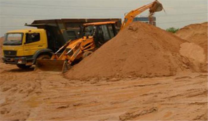 पुलिसकर्मियों की रेत माफिया से संलिप्तता पाए जाने पर  हटाया गया