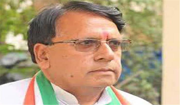 मंत्री शर्मा ने पूर्व राष्ट्रपति डॉ शर्मा को पुष्पांजलि अर्पित की