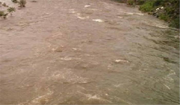 राजगढ: उफनते नाले में गिरा वाहन, 4 की मौत