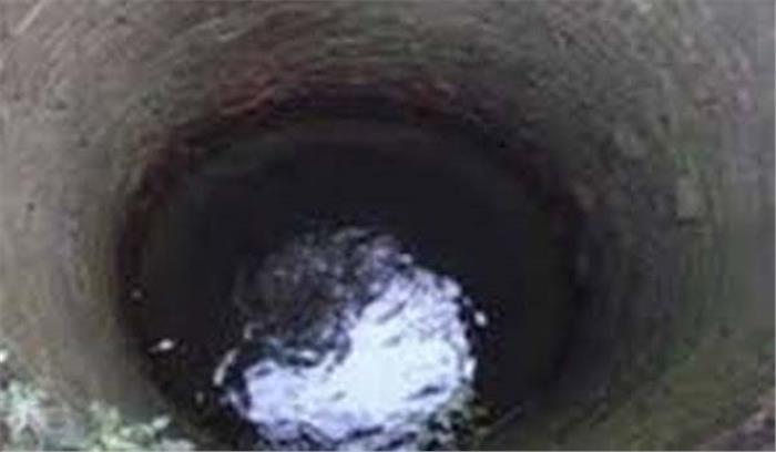 गर्भवती मां चार साल के बच्चे के साथ कूदी कुएं में  