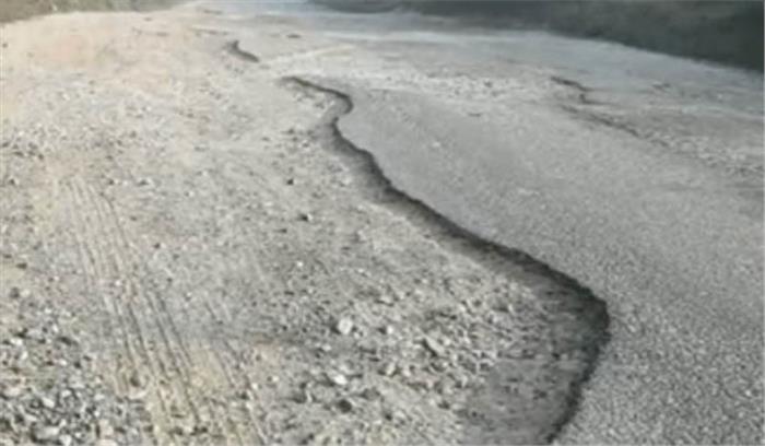 मध्यप्रदेश: गड्ढों को दुरुस्त कराने का प्रयास