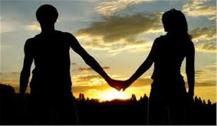 भिंड में प्रेमी युगल को पुलिस ने उनके परिजनों को सौपा