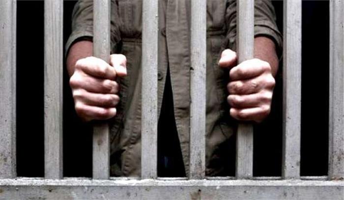  मध्यप्रदेश :रिश्वत मामले में अधिकारी को 4 साल की सजा सुनाई