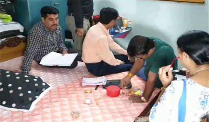 मध्यप्रदेश : सहायक आबकारी आयुक्त के पांच ठिकानों पर छापा