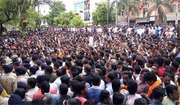 मध्यप्रदेश में मंदसौर दुष्कर्म के खिलाफ आक्रोश रैली