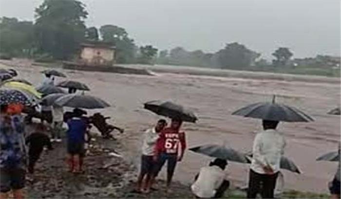 रपटा पार करते बहे युवक की मृत्यु रपटा पार करते बहे युवक की मृत्यु