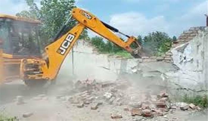 बांधवगढ़ में रिसार्ट का एक हिस्सा अतिक्रमण बताकर तोड़ा गया