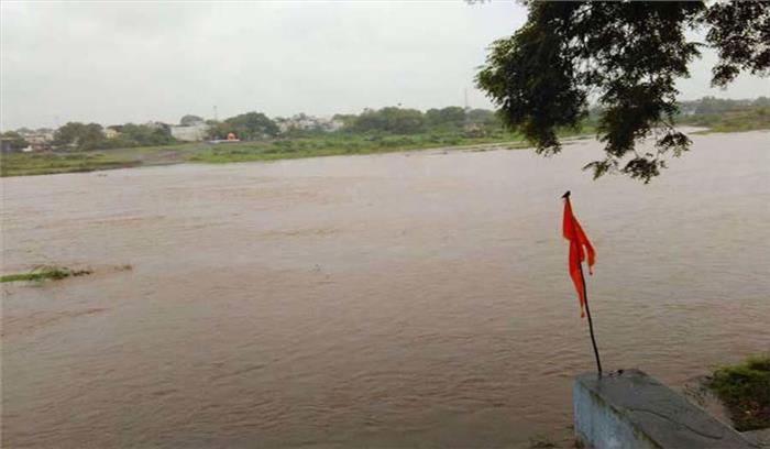 मध्यप्रदेश में लगातार हो रही भारी बारिश से उफान पर नदी नाले