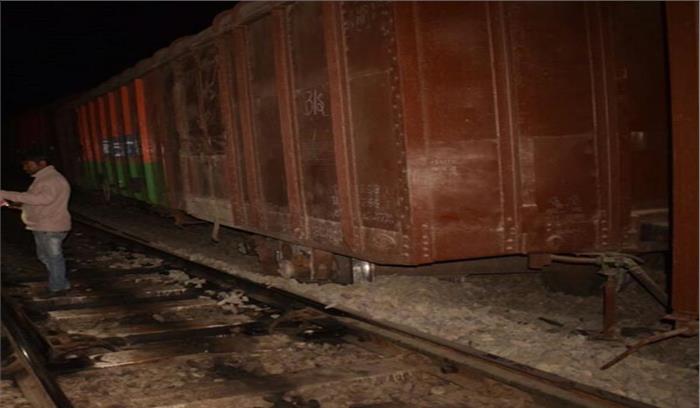 सतना में मालगाड़ी के डिब्बे पटरी से उतरे, यातायात हुआ प्रभावित