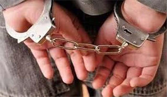 सतना में डकैतों का मददगार गिरफ्तार सतना में डकैतों का मददगार गिरफ्तार