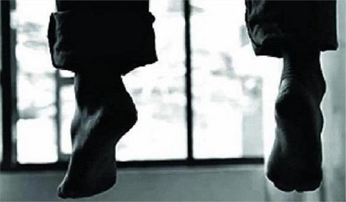 मध्यप्रदेश में पेपर बिगड़ जाने से छात्रा ने फांसी लगाकर की आत्महत्या मध्यप्रदेश में पेपर बिगड़ जाने से छात्रा ने फांसी लगाकर की आत्महत्या