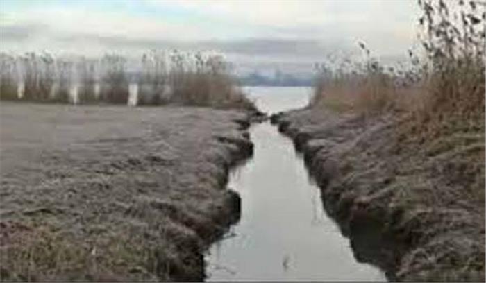 उफनते नाले में दो बच्चे बहे गए