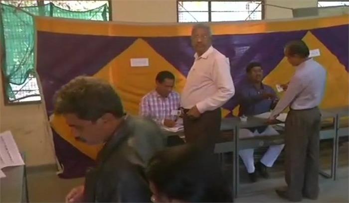 मप्र चुनाव :वोटिंग के दौरान गुना में 1 और इंदौर में 2 चुनाव कर्मचारियों की मौत