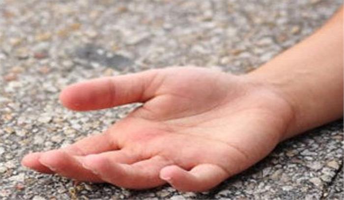 खेत से एक युवक का शव बरामद