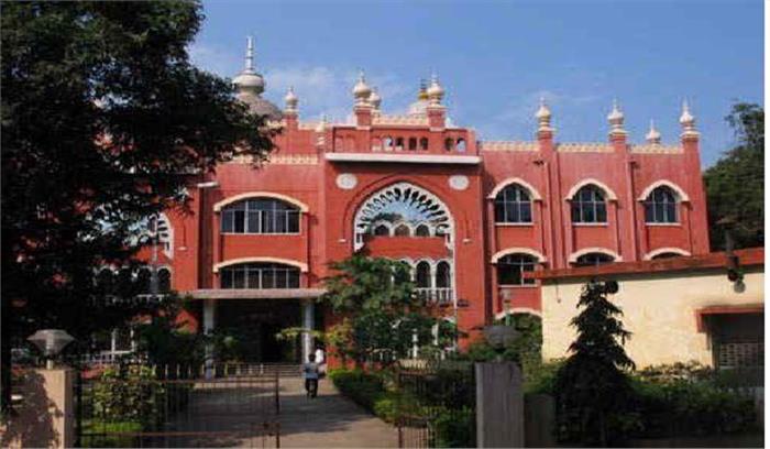 पलनीस्वामी के विश्वास मत के विरोध में DMK  हाई कोर्ट पहुंचा