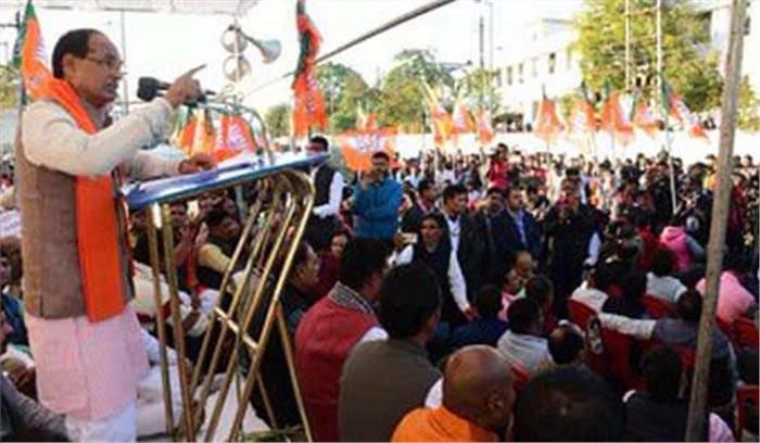 माफिया के खिलाफ कार्रवाई के नाम पर आम जनता को किया जा रहा परेशान : शिवराज