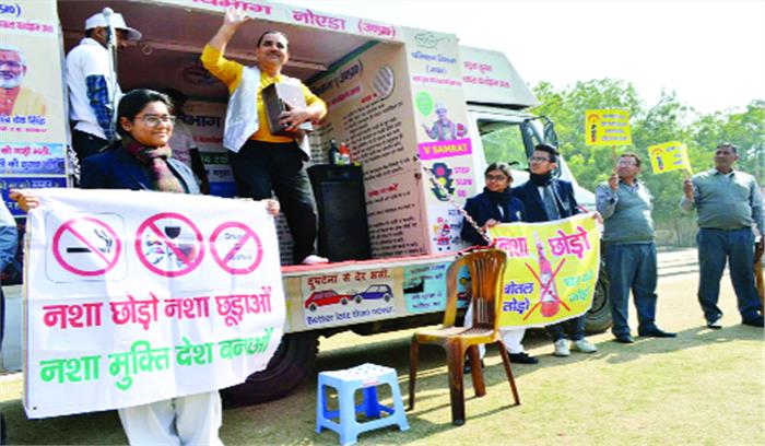 जादू के जरिए यातायात के प्रति लोगों को किया जागरूक