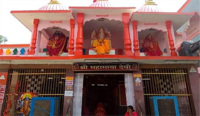 महामाया मंदिर में आरती का ऑनलाइन दर्शन कर रहे भक्तगण