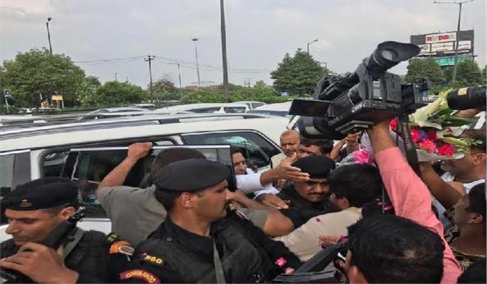 महामाया फ्लाईओवर पर अखिलेश यादव का स्वागत