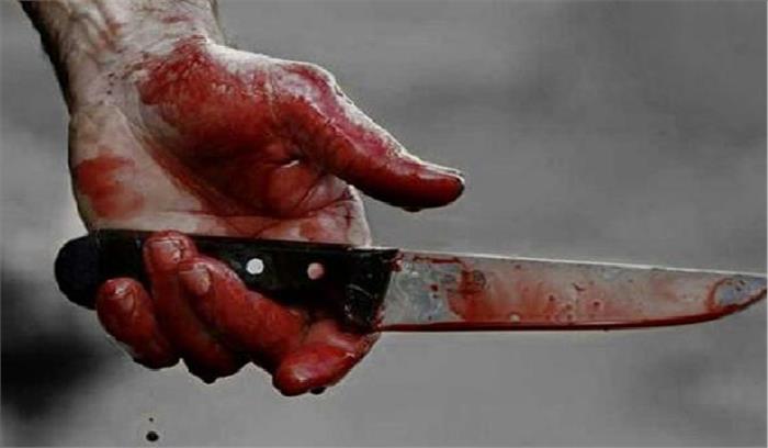 युवक पर लड़की के परिजनों ने किया चाकू से हमला