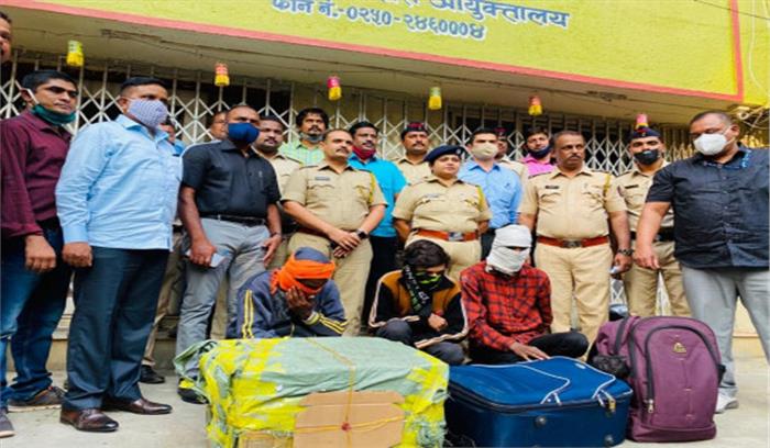 महाराष्ट्र : लूटी गई एटीएम कैश मशीन वैन बरामद, 4.22 करोड़ रुपये संग 3 गिरफ्तार