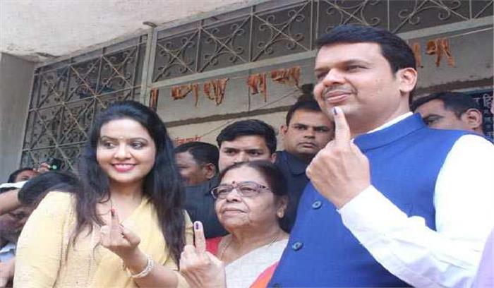 महाराष्ट्र में डेढ़ बजे तक 30 प्रतिशत मतदान हुआ 