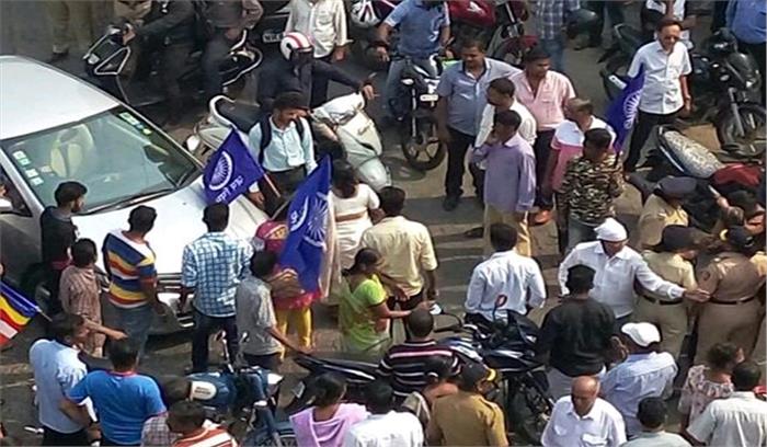 महाराष्ट्र में बंद के दौरान हिंसा में छात्र की मौत