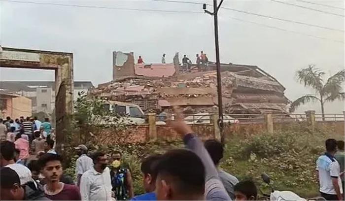 महाराष्ट्र में बिल्डिंग गिरने के बाद 15 को बचाया गया, 75 के फंसे होने की आशंका महाराष्ट्र में बिल्डिंग गिरने के बाद 15 को बचाया गया, 75 के फंसे होने की आशंका