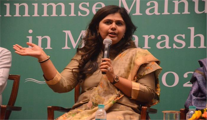 पंकजा मुंडे ने भाजपा को दी बर्खास्त करने की चुनौती