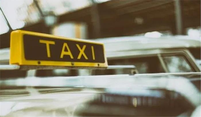 महाराष्ट्र के टैक्सी-ऑटो ड्राइवर यात्रियों को लेकर यूपी, बिहार के लिए निकले