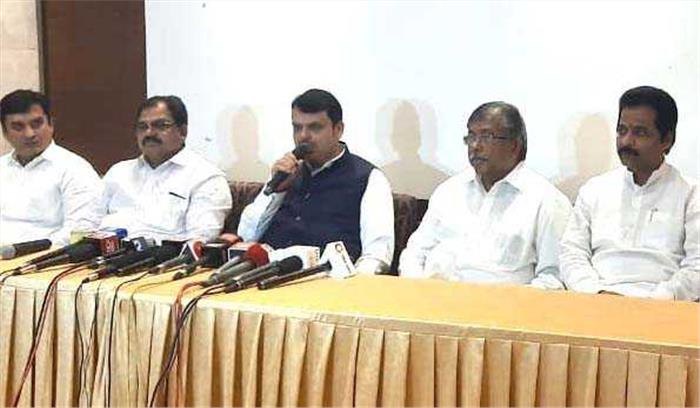 महाराष्ट्र सरकार ने किसानों के साथ विश्वासघात किया: फडणवीस