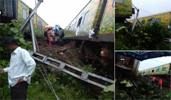 अब पटरी से उतरी नागपुर से मुंबई आ रही दुरंतो एक्सप्रेस अब पटरी से उतरी नागपुर से मुंबई आ रही दुरंतो एक्सप्रेस