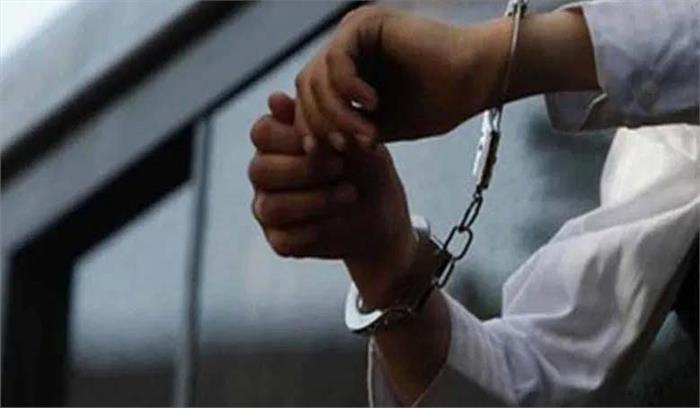 रिश्वत कांड में अखबार का संपादक गिरफ्तार