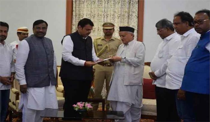 देवेंद्र फडणवीस ने महाराष्ट्र के मुख्यमंत्री पद से दिया इस्तीफा
