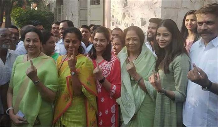 महाराष्ट्र में 5 बजे तक 55.05 प्रतिशत मतदान 