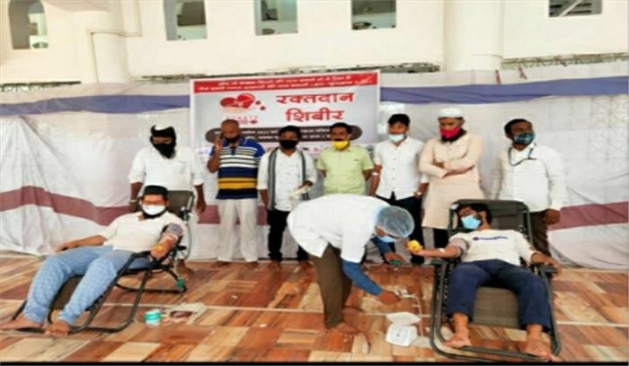 महाराष्ट्र की मस्जिद में रमजान की पूर्व संध्या पर लगा रक्तदान शिविर महाराष्ट्र की मस्जिद में रमजान की पूर्व संध्या पर लगा रक्तदान शिविर