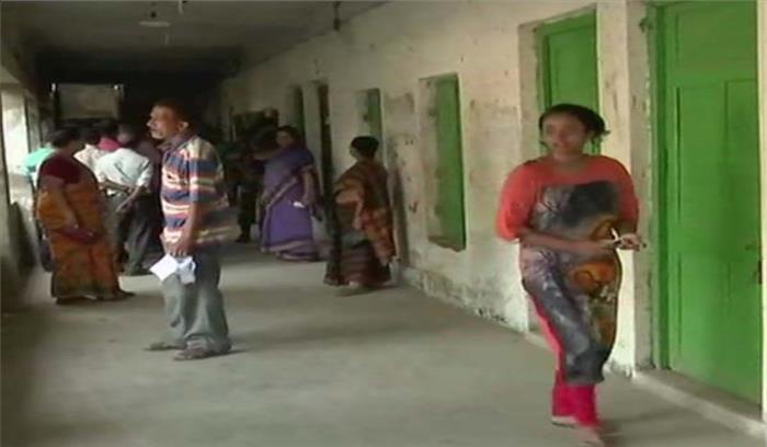 पालघर उपचुनाव: ईवीएम में गड़बड़ी, मशीनें को बदलने की कवायद