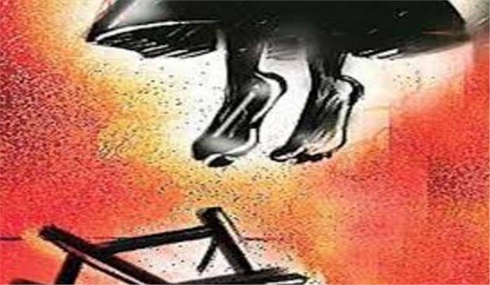 महाराष्ट्र में नाबालिग लड़की ने की फांसी लगाकर आत्महत्या