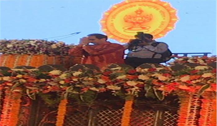उद्धव ठाकरे ने महाराष्ट्र के सीएम पद की शपथ ली उद्धव ठाकरे ने महाराष्ट्र के सीएम पद की शपथ ली