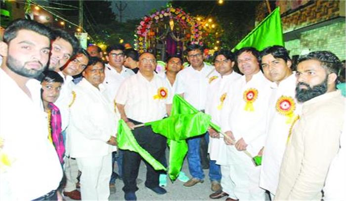 महर्षि वाल्मीकि की निकाली गई शोभायात्रा