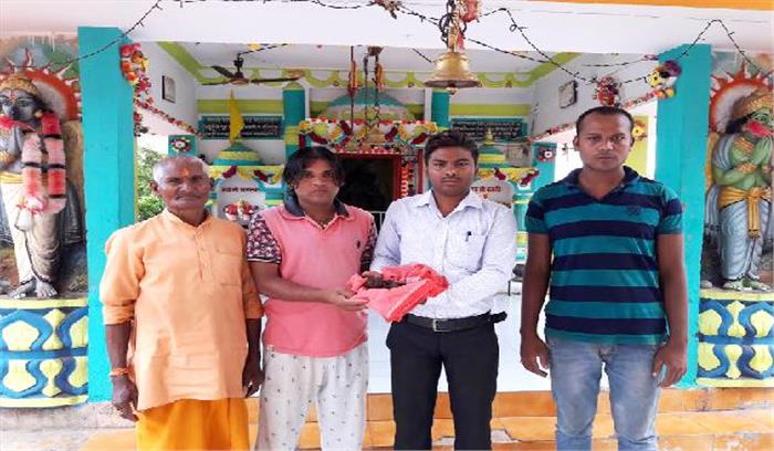 पुरखा चौरा सिरजन बनाने मिट्टी संकलन