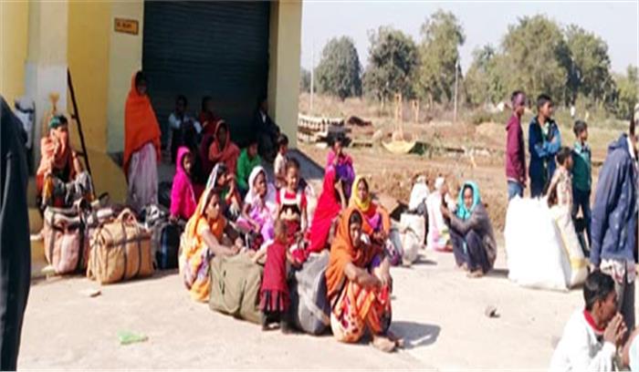 पलायन कर रहे श्रमिकों को उनके गृह ग्राम भेजा गया