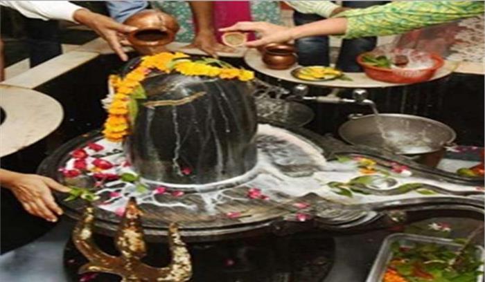 महाशिवरात्रि पर हजारों श्रद्धालुओं ने मंदिरों में की पूजा-अर्चना