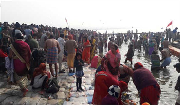 महाशिवरात्रि स्नान पर्व पर त्रिवेणी तट पर आस्था मार रही हिलोरें