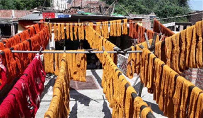 महात्मा गांधी के अनुयायी ‘बुनकर’ बदहाली का दंश झेलने को मजबूर महात्मा गांधी के अनुयायी ‘बुनकर’ बदहाली का दंश झेलने को मजबूर