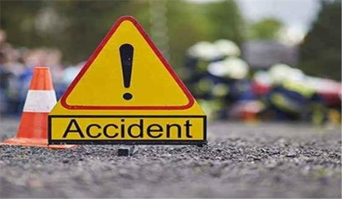गुजरात: सड़क हादसे में तीन लोगों की मौत