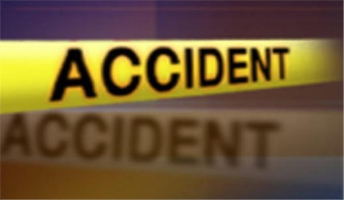 गुजरात: सड़क हादसे में तीन लोगों की मौत