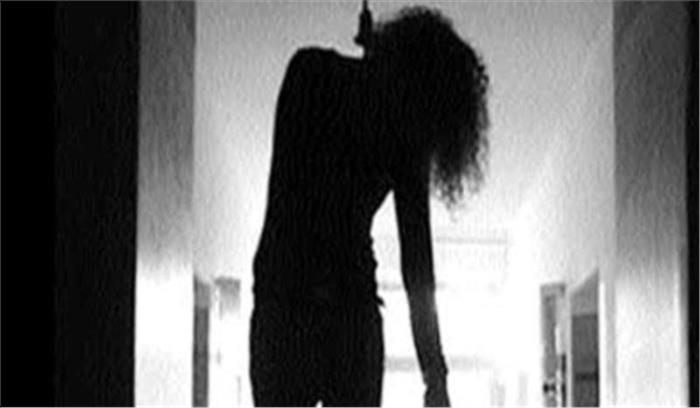 युवती ने गले में फंदा लगाकर की आत्महत्या